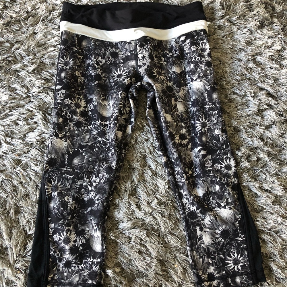 Lululemon run inspired floral crop leggings Sz 6